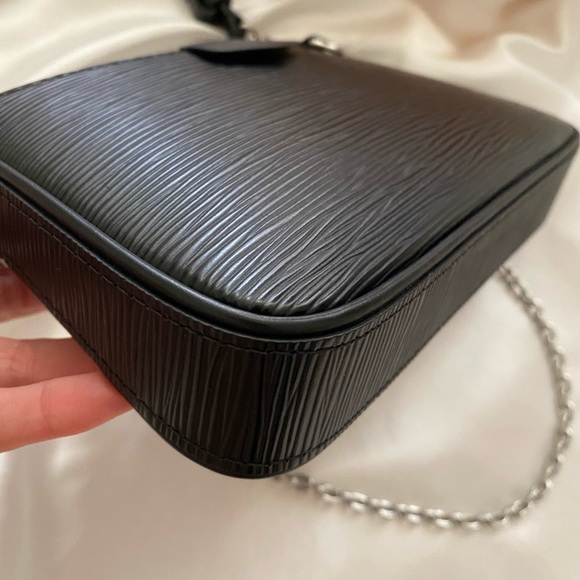 Louis Vuitton Easy Pouch on Strap - Picture 9 of 11